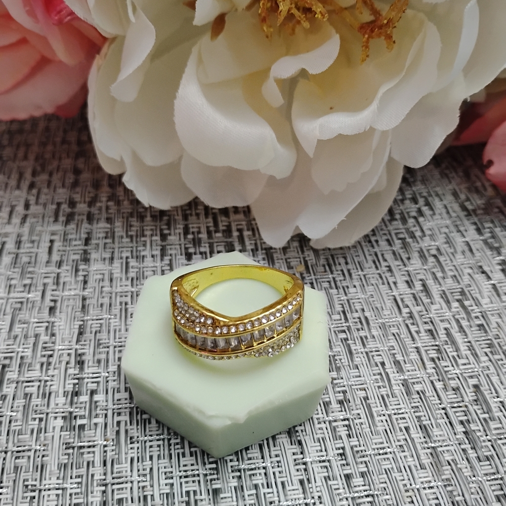 Elegant Gold and Silver Women's Ring